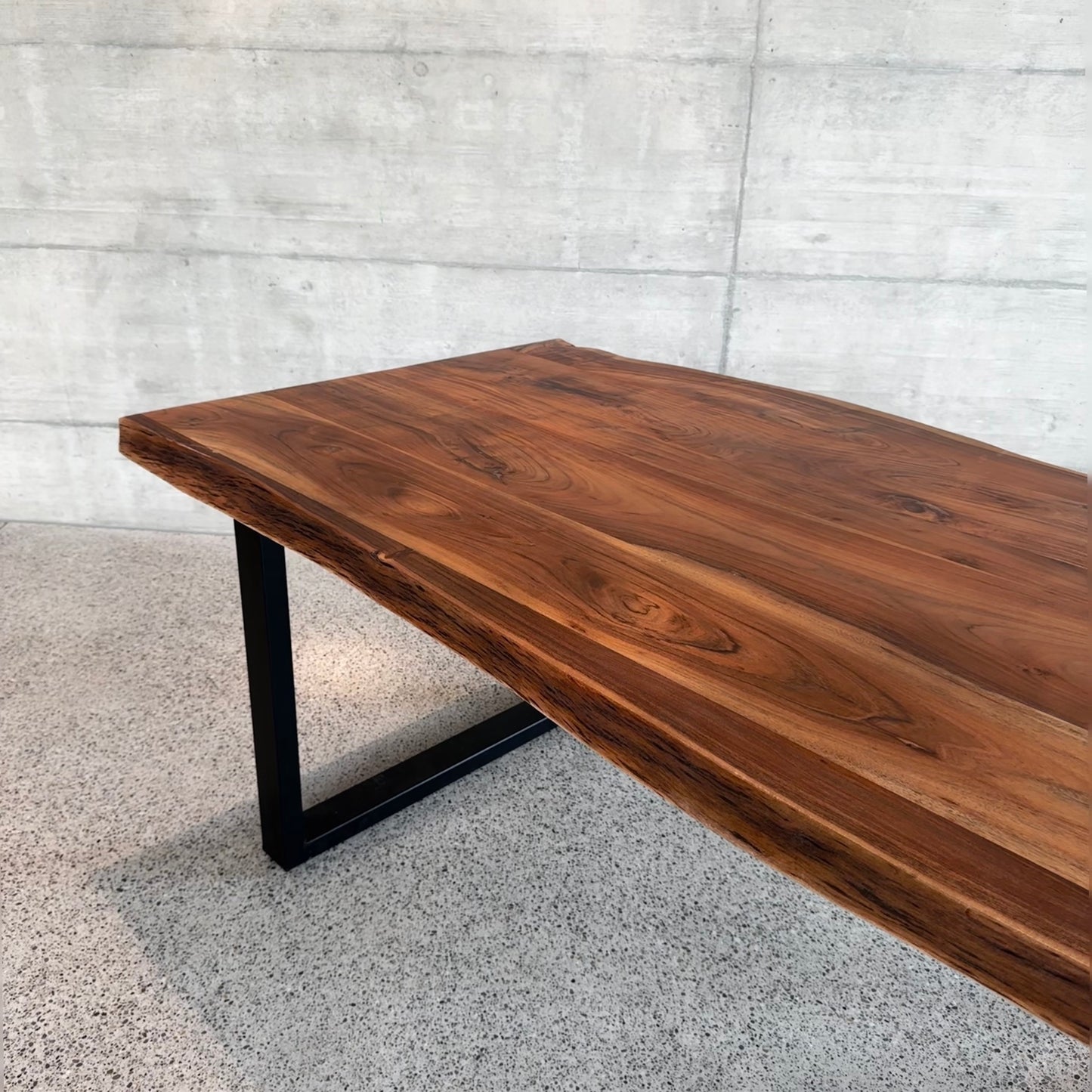 Solid acacia wood table Teramo