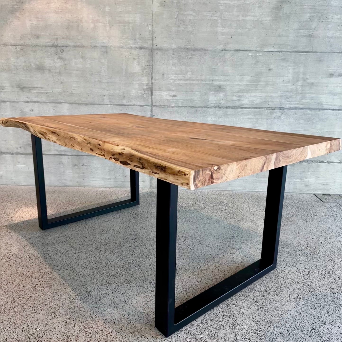 Solid acacia wood table Siena